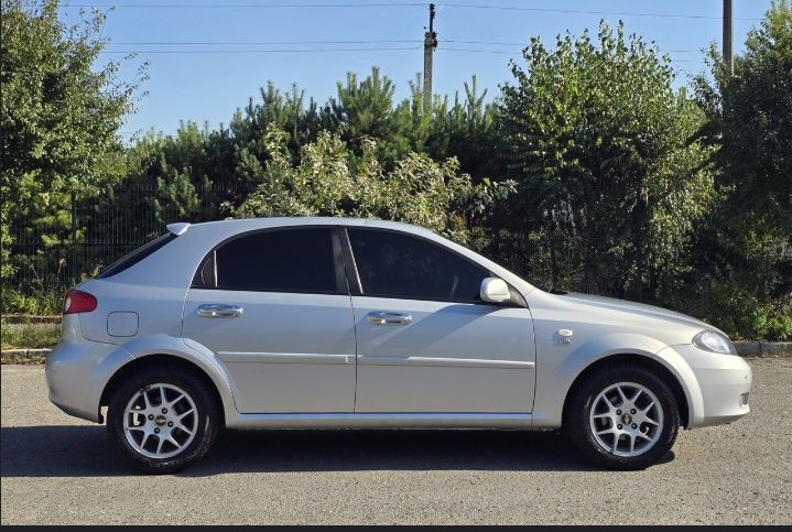 Автомобіль Chevrolet Lacetti 1.8 CDX