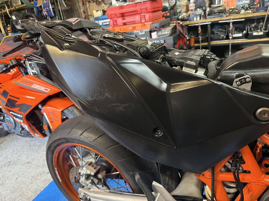 Ktm 690 smc 2015 zbiornik paliwa z pompa i czujnikiem