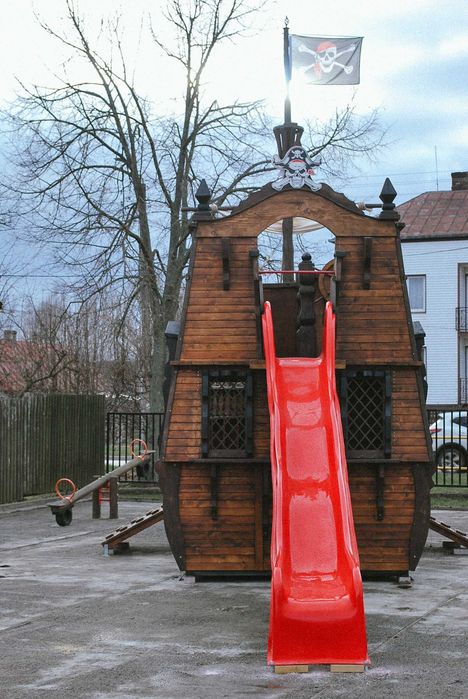 Drewniany Statek piracki - publiczny plac zabaw dla dzieci- PN-EN 1176