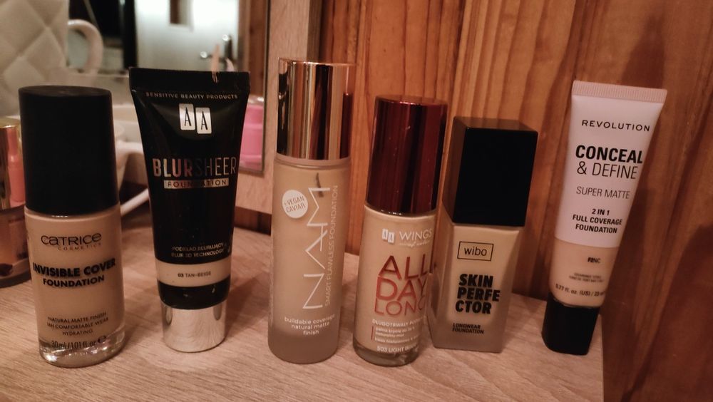 Zestaw podkładów kryjących AA blursheer, AA all day, NAN Smart flawless, revolution conceal, Wibo skin perfector, catrice Invisible