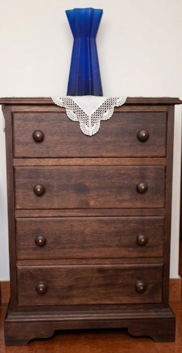 Cómoda Centenária em Madeira Maciça