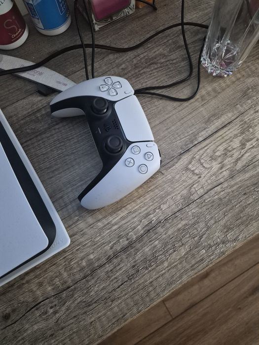 Sprzedam Ps 5 super konsola