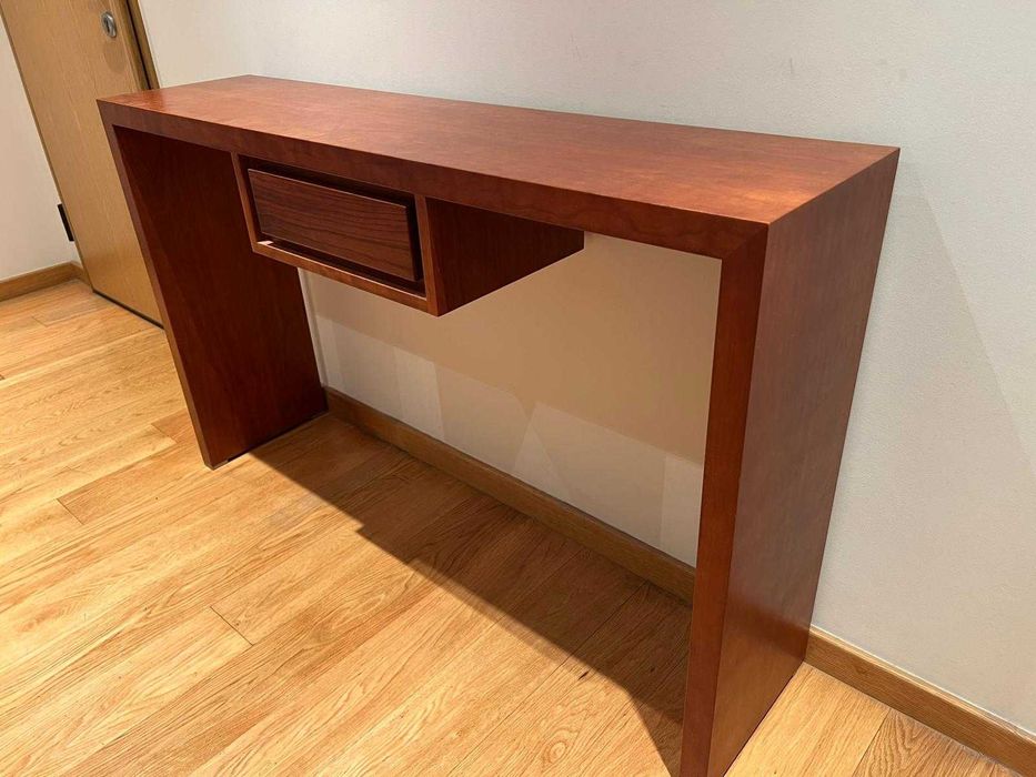 Aparador / Consola hall entrada cerejeira – 132cm – como novo – Parque das Nações