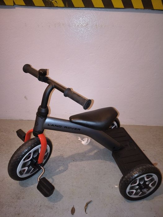 Triciclo com pedais Land Rover