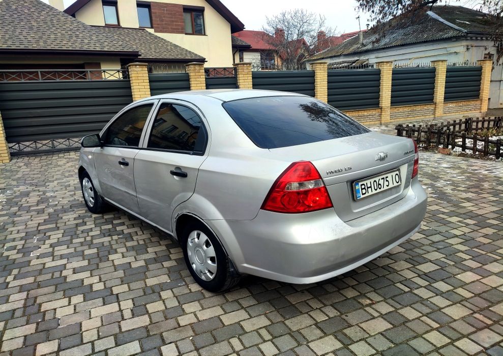 Продам CHEVROLET AVEO 1,5газ/бензин.