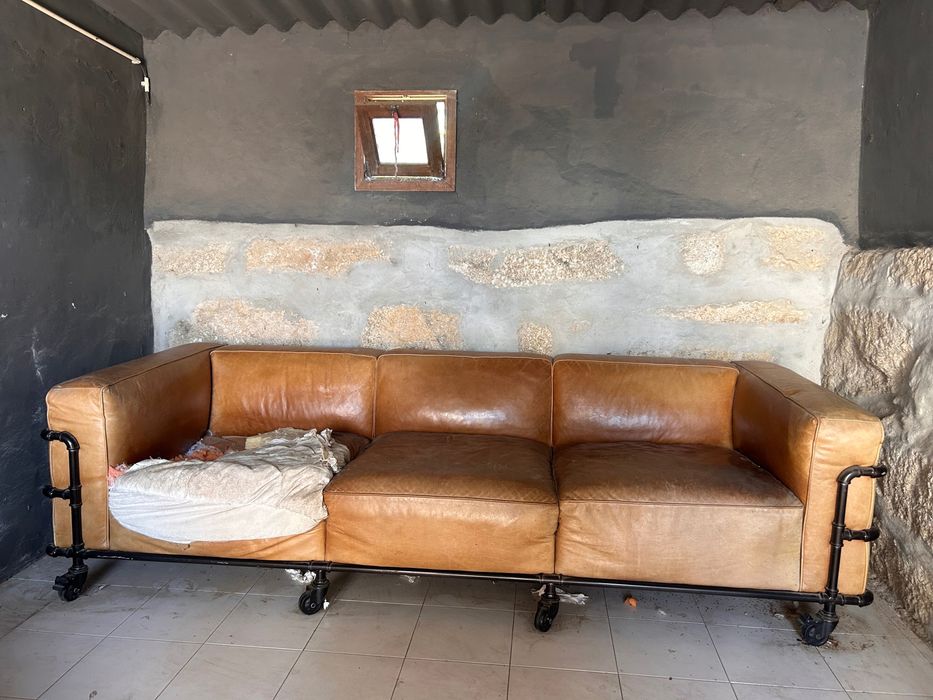 Sofá em pele FABRIC Maisons du monde para renovação