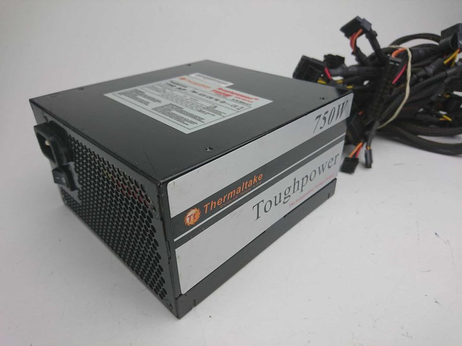 БЖ Thermaltake Toughpower 750W, PCI-E 2x6pin, A-PFC, 80 PLUS, пломба