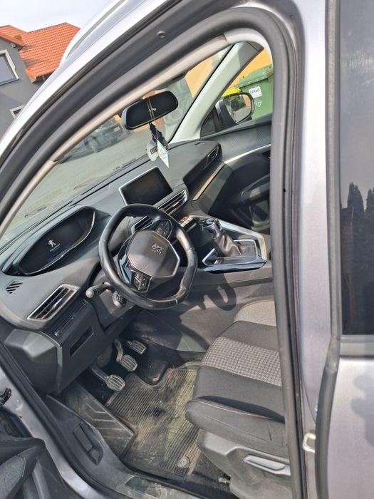 Peugeot 5008 2018 r.