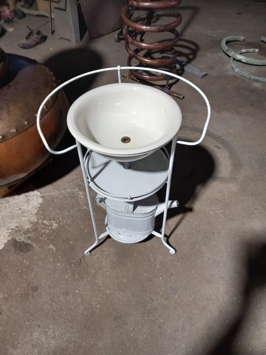 lavatório antigo portátil