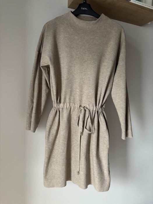 Sukienka Mohito s 36 bezowa pasek wyszczuplająca oversize  dzianina