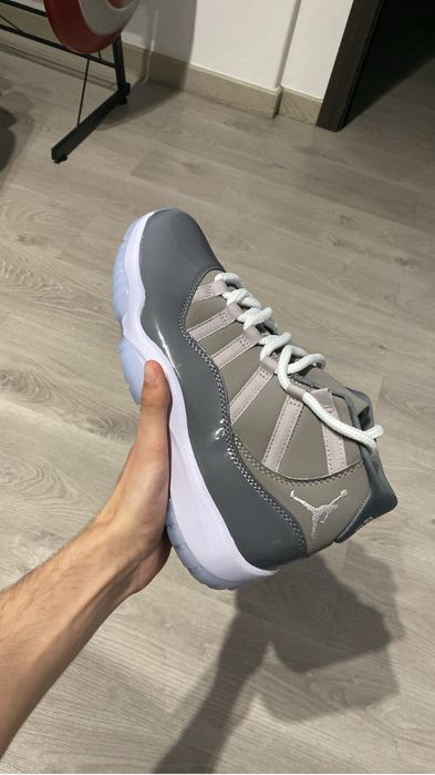 Jordan 11 cinzento