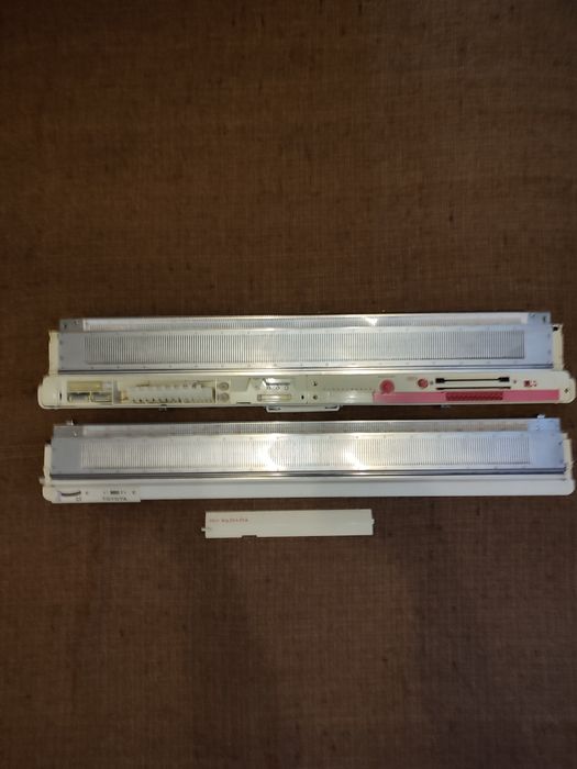 В'язальна машина TOYOTA-механічна,перфокарточна,двохфонтурна.