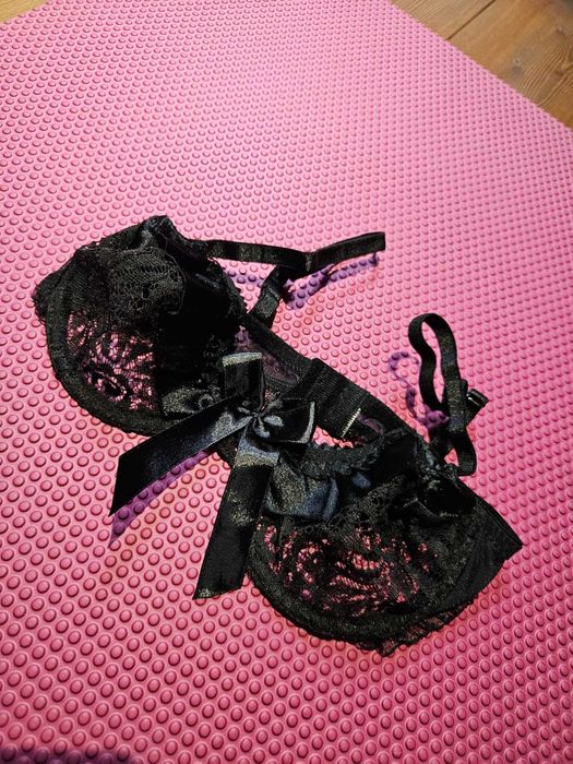 Koronkowy biustonosz 75B