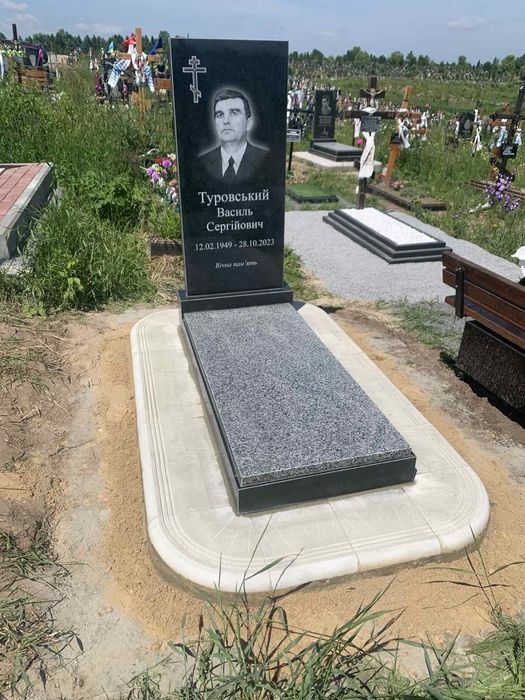 Виготовлення та встановлення пам'ятників  з граніту та крихти