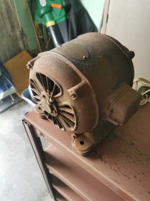 Motor Trifásico HOWELLS com polia