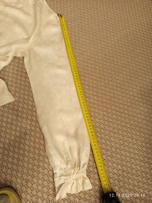 Elegancka jedwabna bluzka damska z baskinką Gestuz