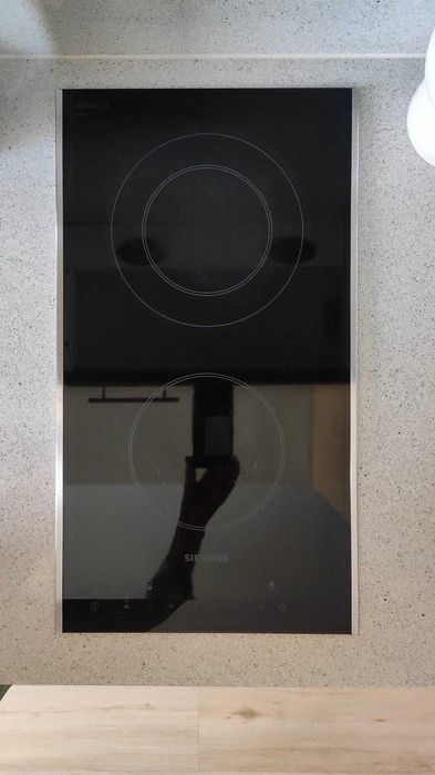 Placa vitrocerâmica SIEMENS, usada, 28.5 cm por 51.5 cm