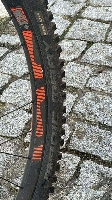 Bicicleta Downhill Commencal Supreme