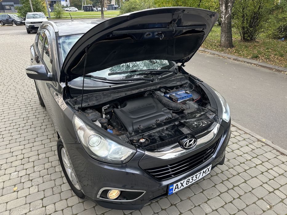 Продам авто HYUNDAI ix35 CRDI 4 WD механика