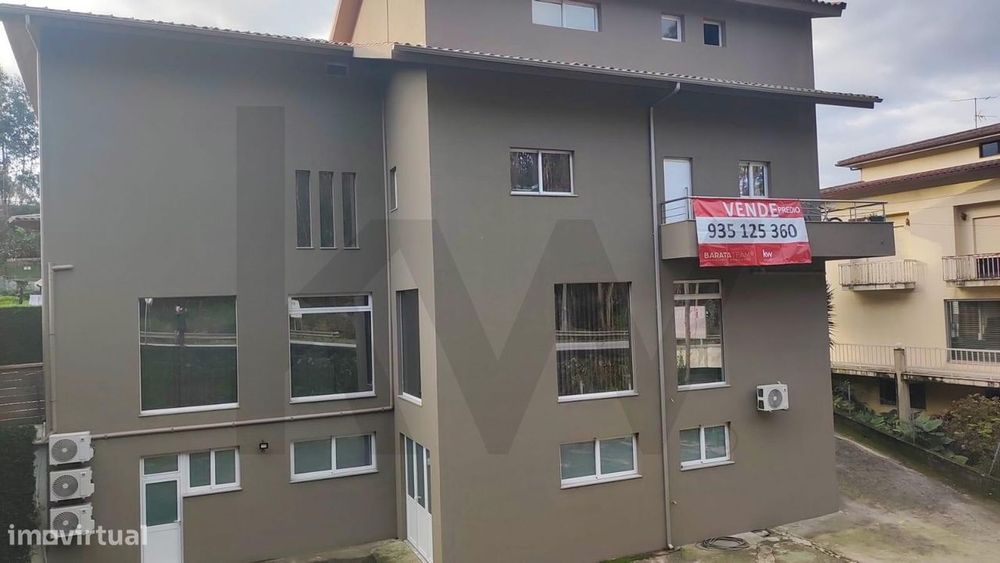 Prédio Misto com 4 frações