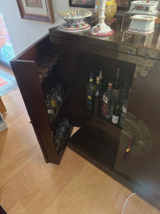 móvel japonês, bar. com rodas,  como novo