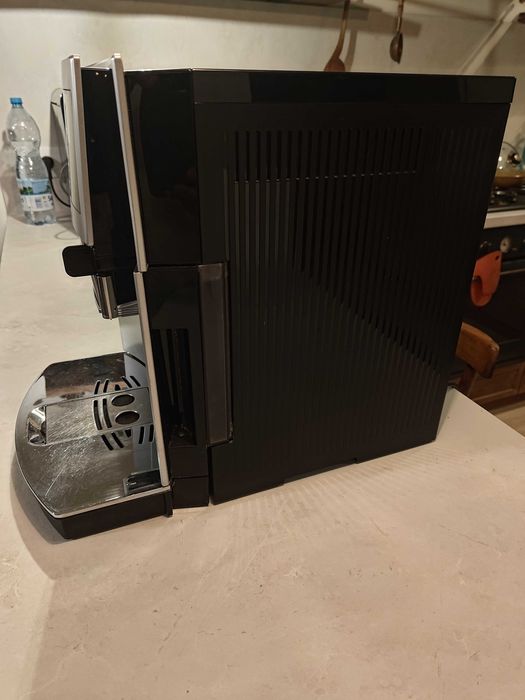 Ekspres DeLonghi perfecta cappuccino graphic touch