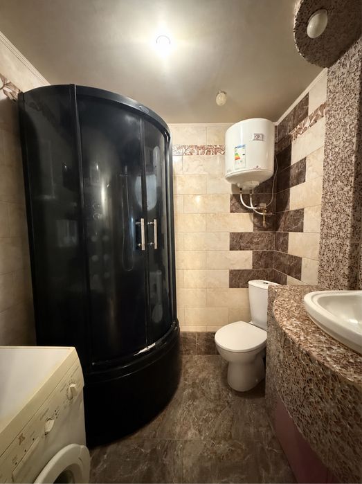 Ціну знижено !Продам простору 2к.кв  в центрі !