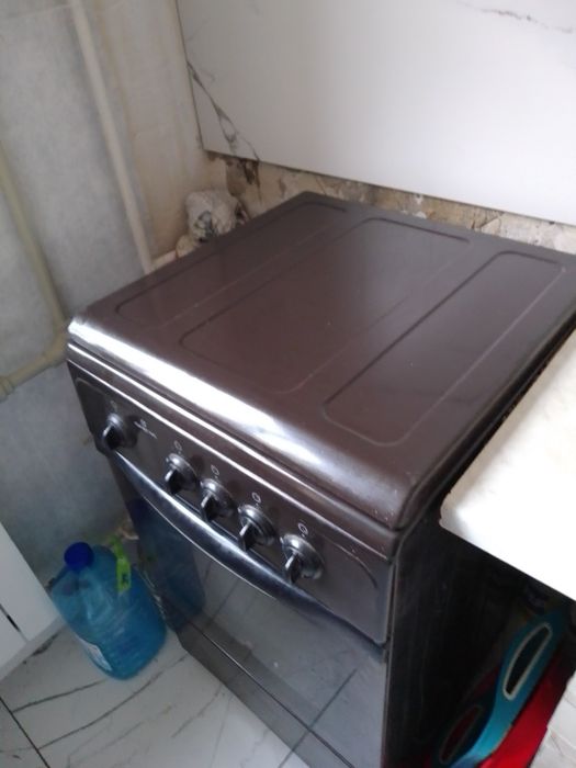 Продам газовую плиту Гретта.