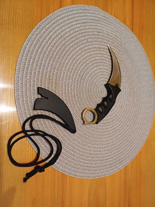 Nóż karambit CS GO złoty
