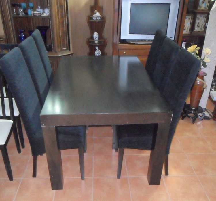 Mesa rectangular em wengué com cadeiras