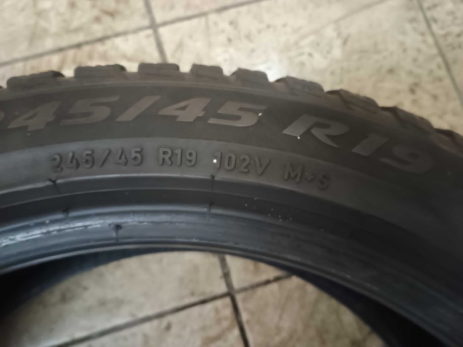 Zimowe opony Pirelli 245/45 R19 Run Flat 2017r. Bieżnik 7mm 4 sztuki