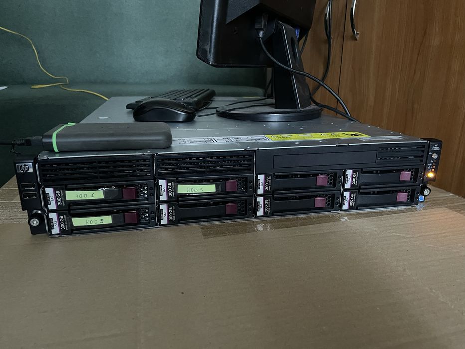 Комп’ютери, монітори, обладнання, шафи