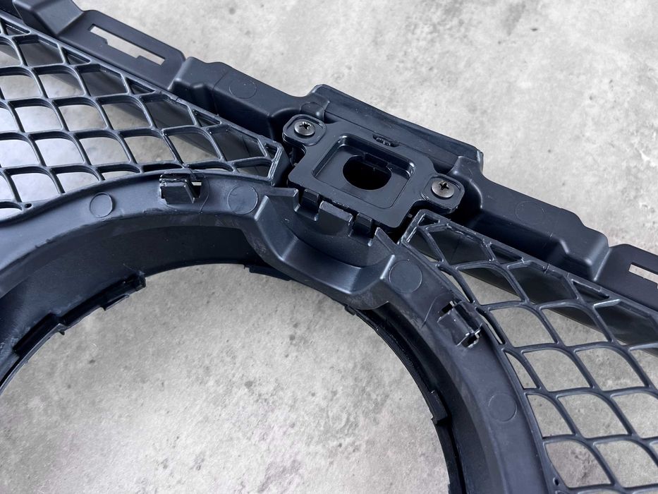 Решітка радіатора ( під камеру )  AMG  Mercedes Benz ( C-Class W205 )