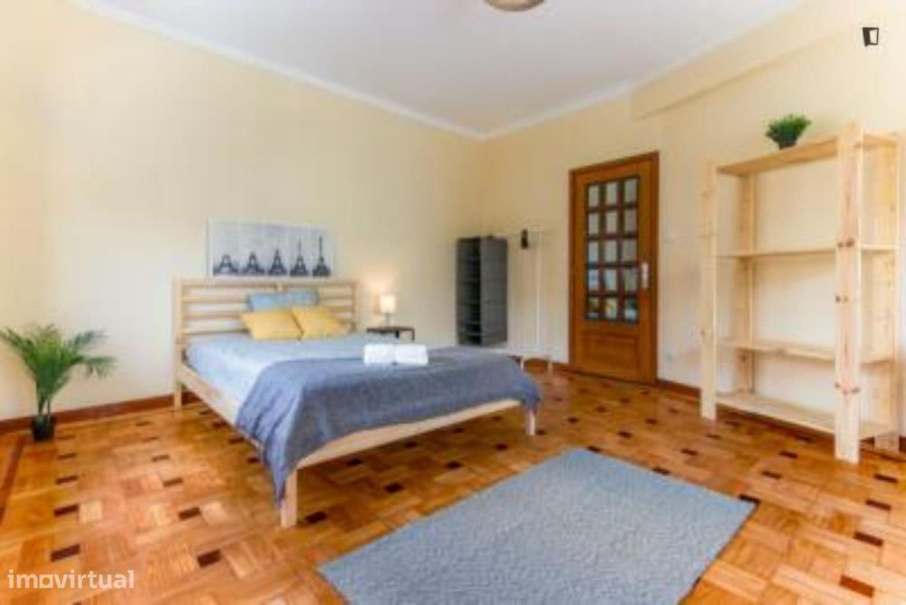 Quarto - localizado em Santo Ildefonso Porto