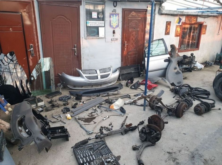 Фари і інше Крайслер Вояджер 02р