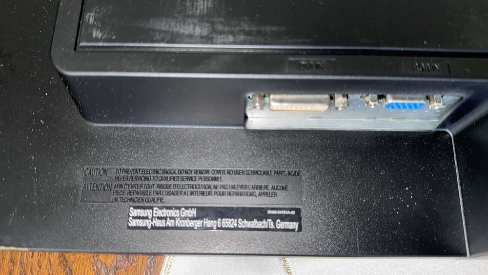 Монітор Samsung S24B420BW 24" LED з плівкою 3м від строніх поглядів.