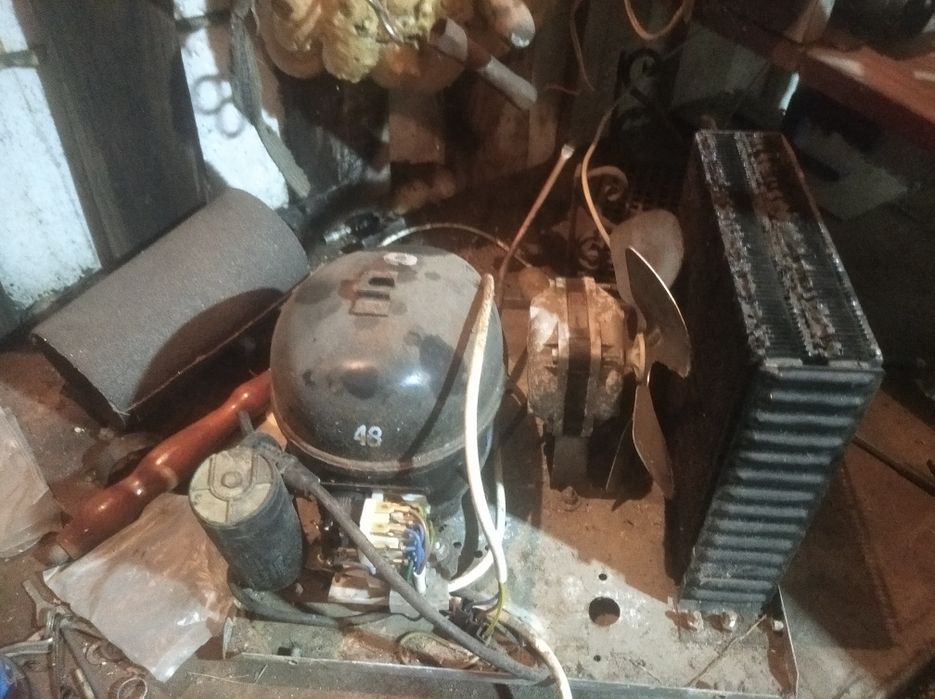 Компресор з радіатором від апарата для охолодження напоїв