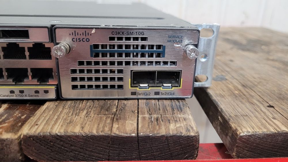 Комутатор Cisco + Модуль Cisco.