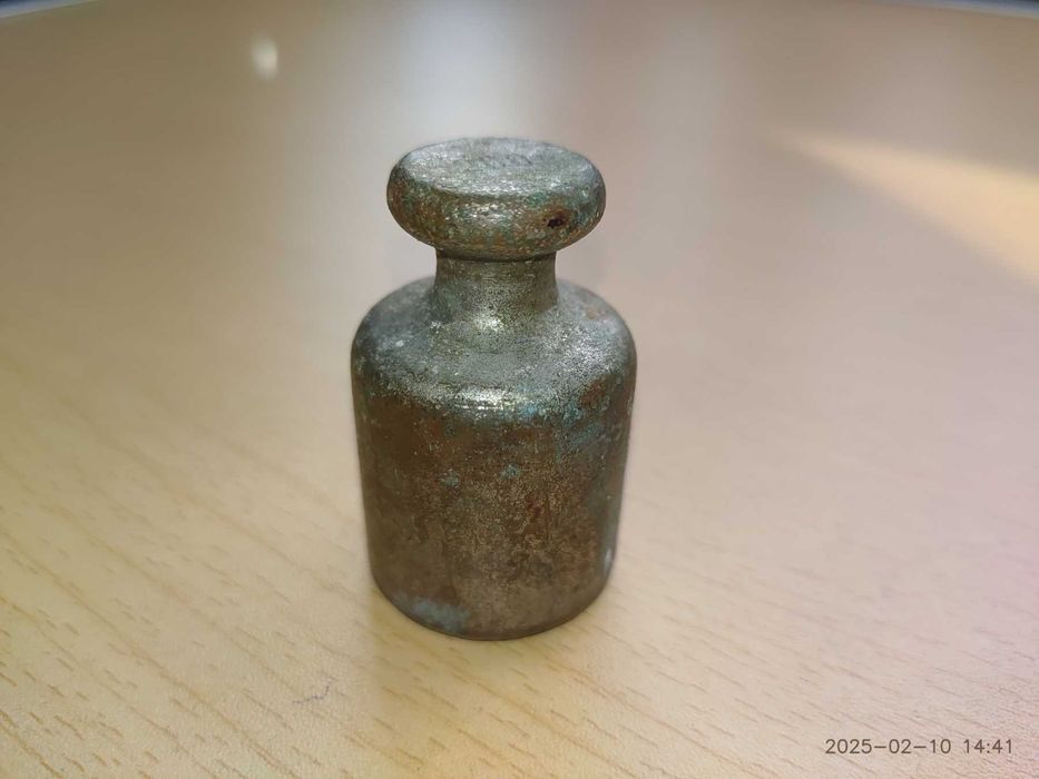 Гиря маленька повірочна