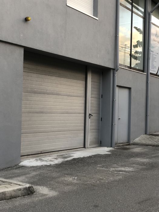 Garagem fechada ao nivel do rés-do-chão