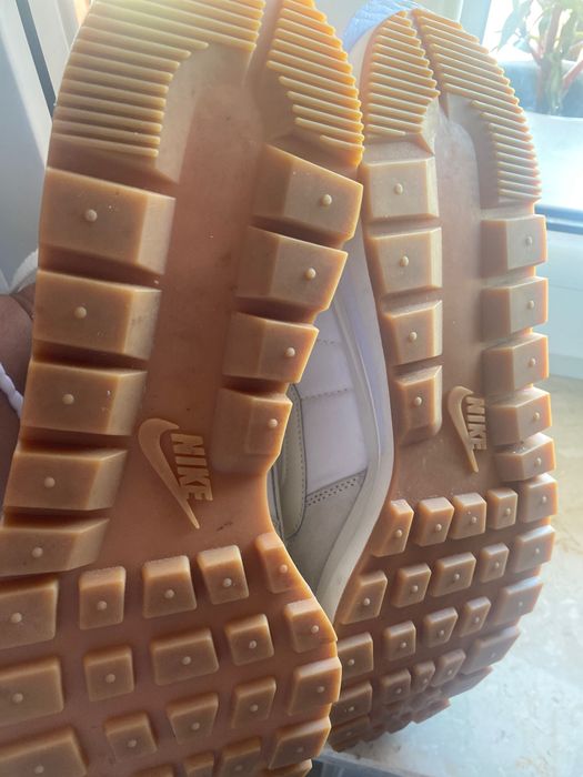 Buty Nike białe z dwoma rodzajami sznurowek