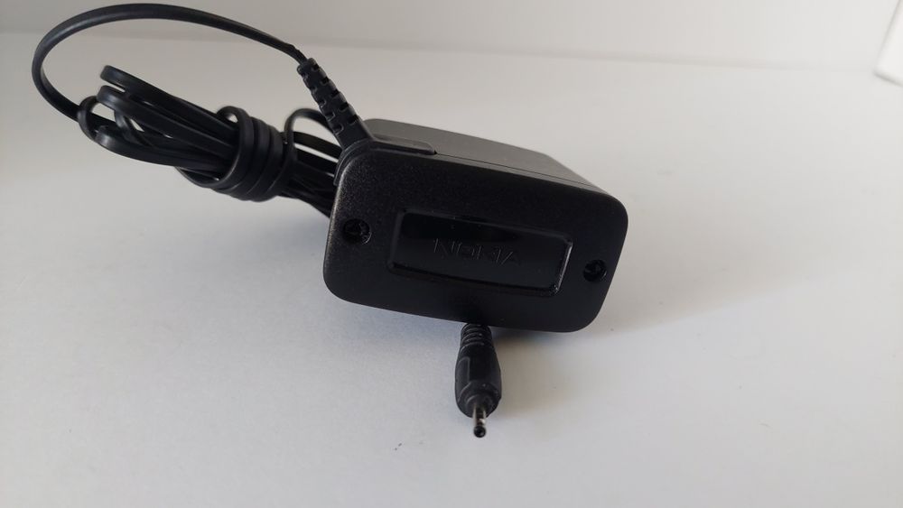 Carregador Nokia para telemóvel .