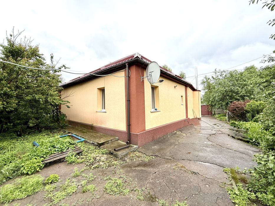 Будинок біля озера