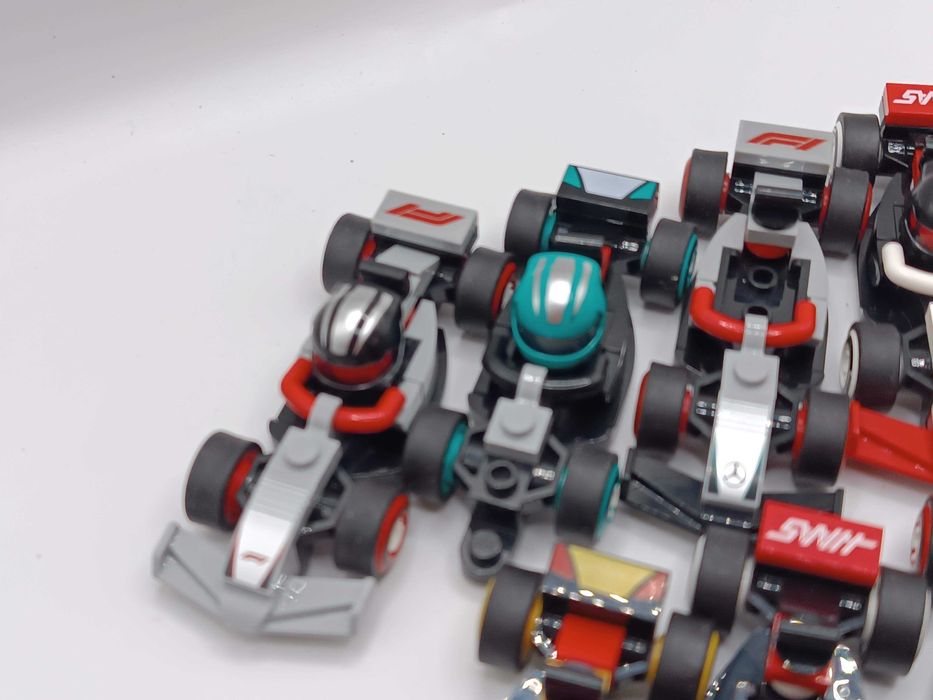 8x Lego Minifigures - Bolid Formuła F1