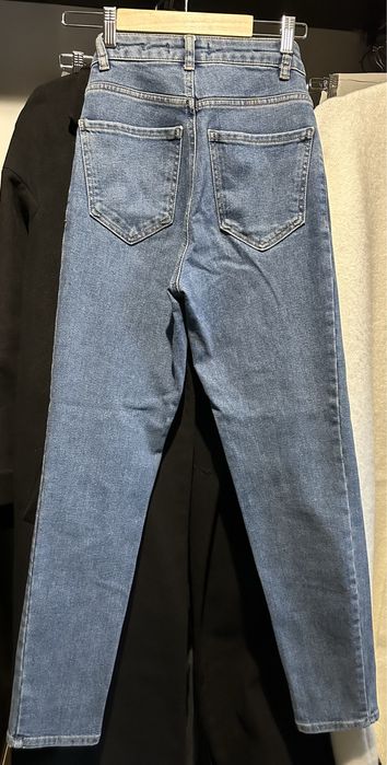 Джинси моми, балони