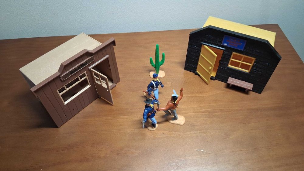 Timpo Toys: 3 Figuras + 1 complemento