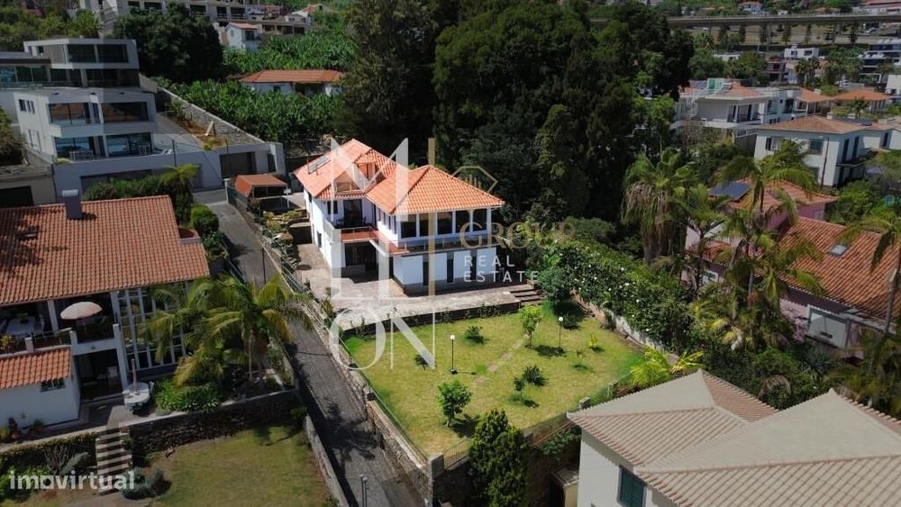 Moradia T3 transformada em T4 com vista privilegiada sobre o Funchal