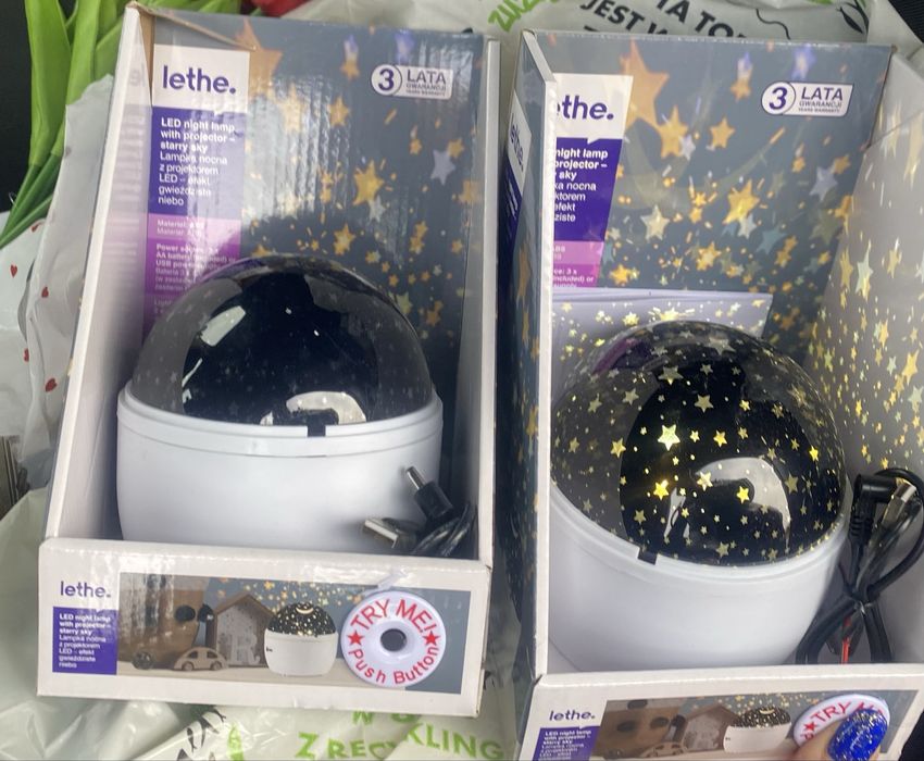 Lampka z projektorem gwiazd