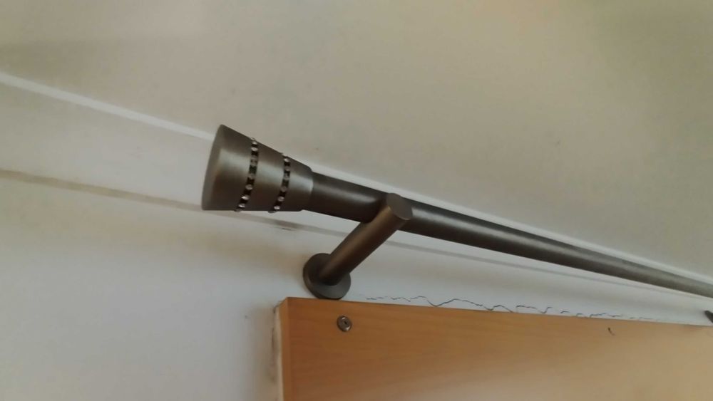 Varão de Cortinados em Metal com Design Premium – 2,10 m