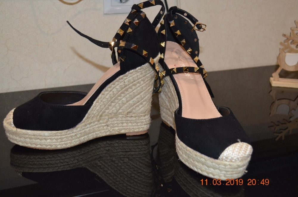 Босоніжки нові 39